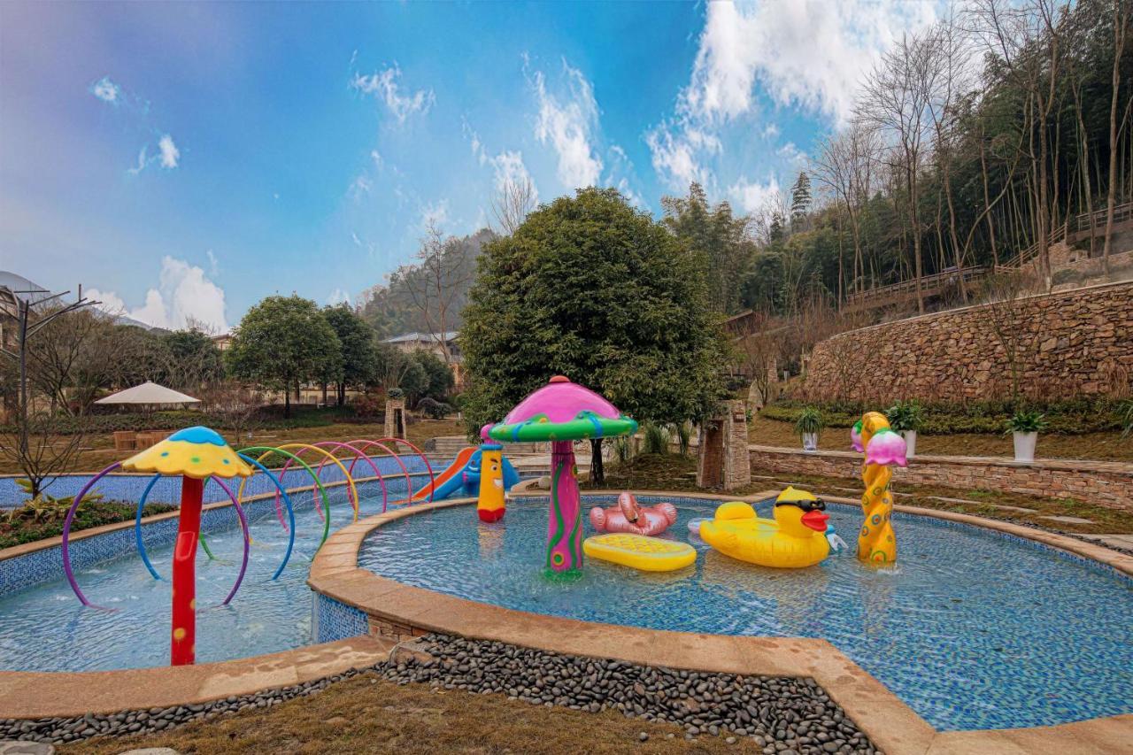 Howard Johnson Huashuiwan Hot Springs Resort Chengdu Exterior foto