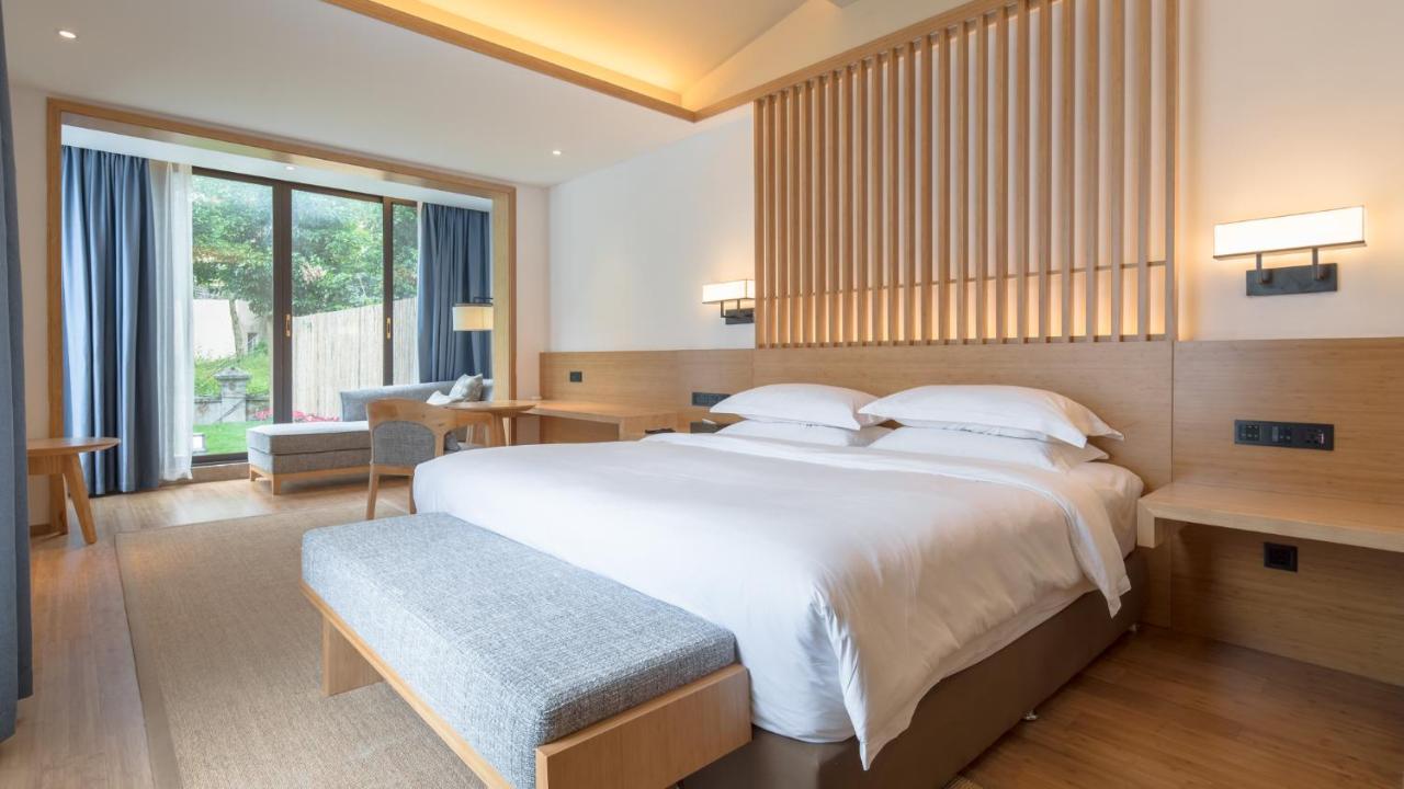 Howard Johnson Huashuiwan Hot Springs Resort Chengdu Exterior foto
