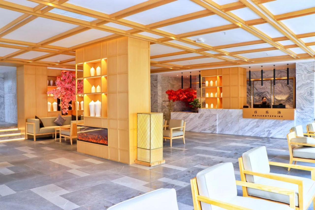 Howard Johnson Huashuiwan Hot Springs Resort Chengdu Exterior foto